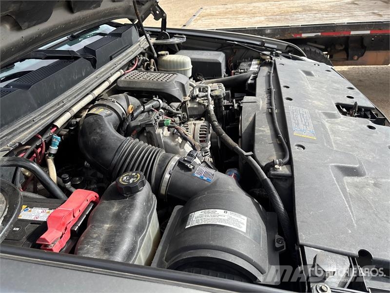 Chevrolet 3500 HD LTZ 4x4 Crew Cab Pickup Egyéb