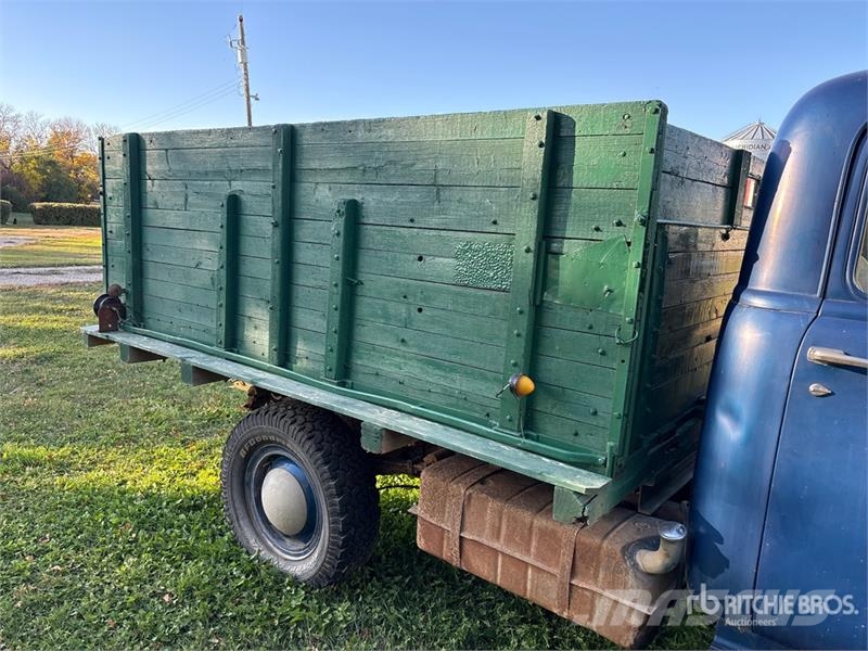 Chevrolet 4x2 Grain Truck (Inoperable) зерновозы