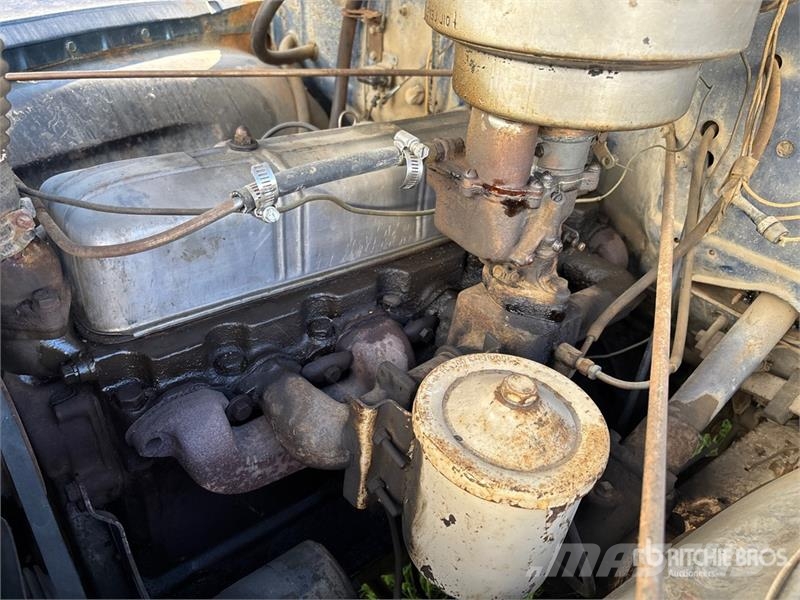 Chevrolet 4x2 Grain Truck (Inoperable) зерновозы