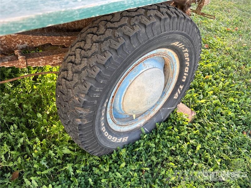 Chevrolet 4x2 Grain Truck (Inoperable) зерновозы