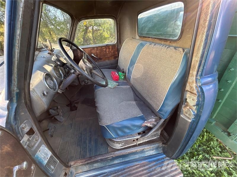 Chevrolet 4x2 Grain Truck (Inoperable) зерновозы