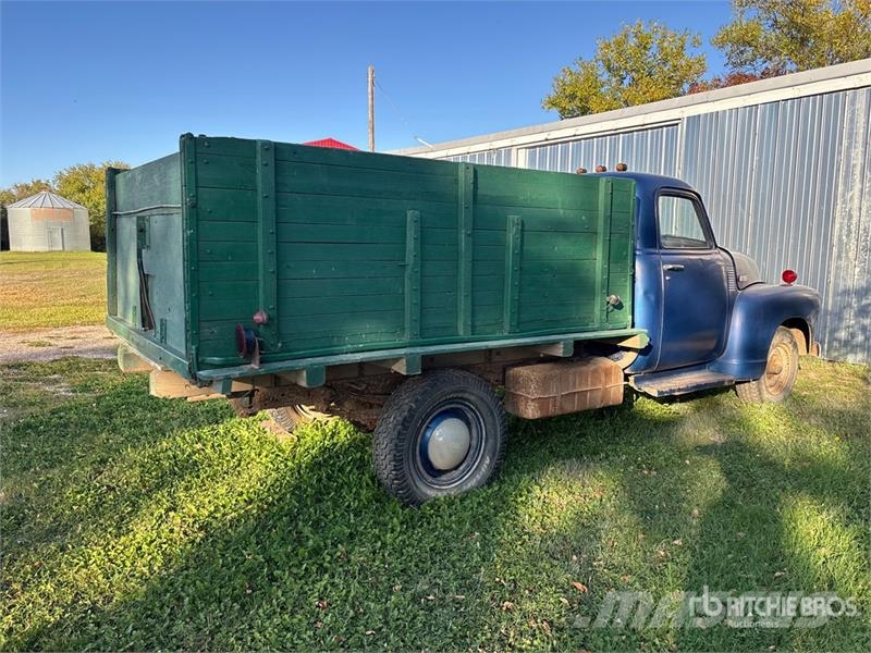 Chevrolet 4x2 Grain Truck (Inoperable) зерновозы
