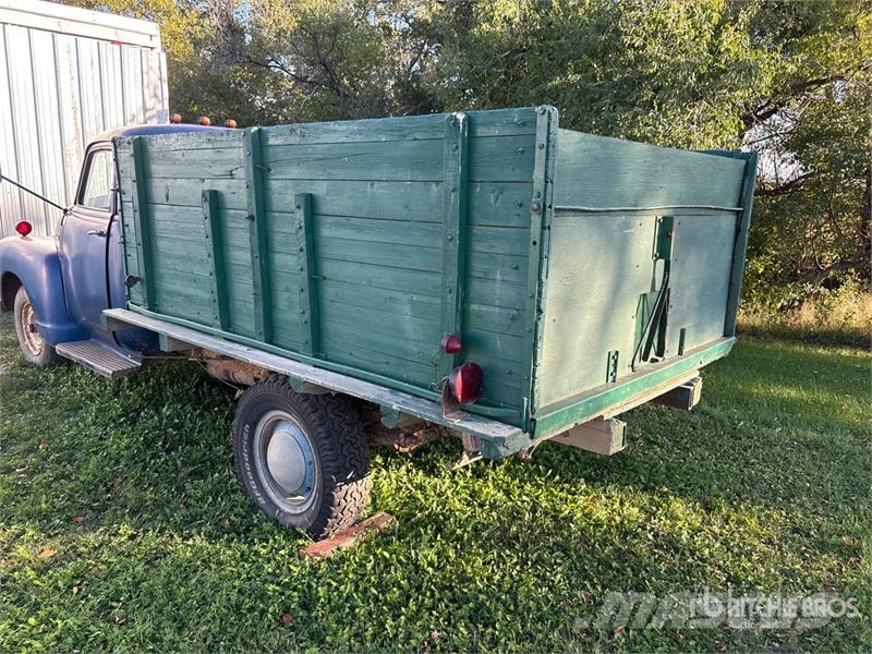 Chevrolet 4x2 Grain Truck (Inoperable) зерновозы