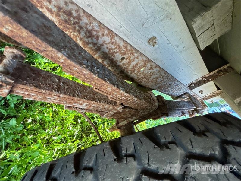 Chevrolet 4x2 Grain Truck (Inoperable) зерновозы