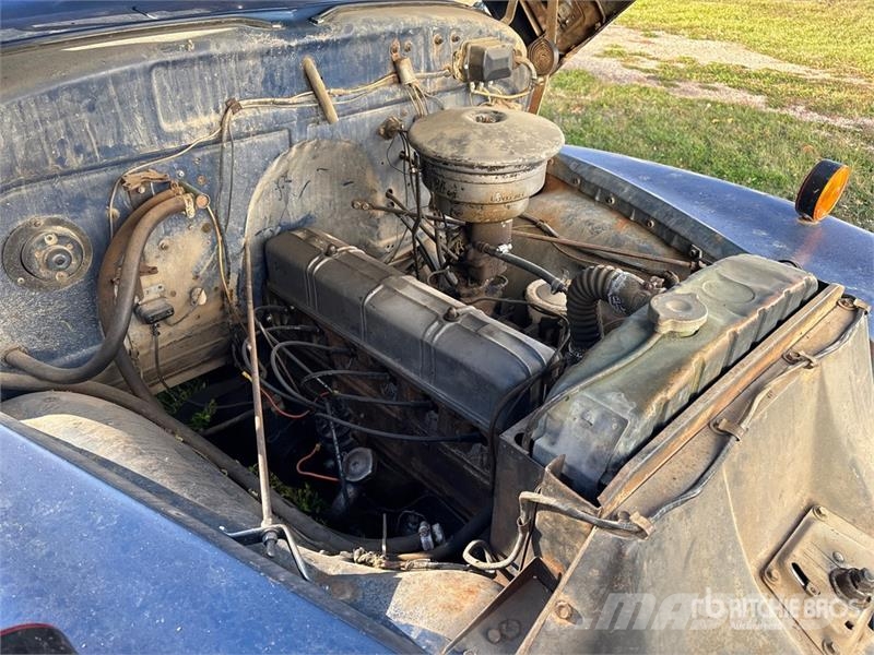Chevrolet 4x2 Grain Truck (Inoperable) зерновозы
