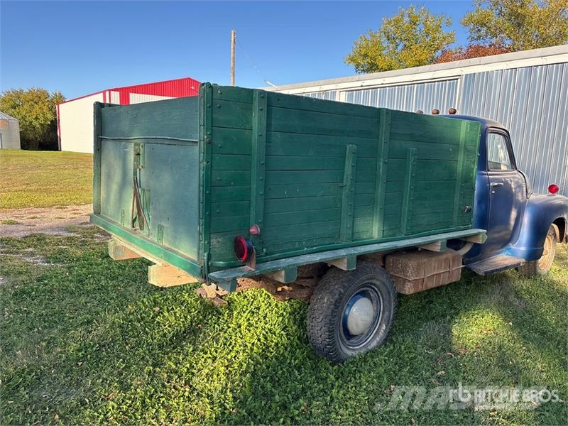 Chevrolet 4x2 Grain Truck (Inoperable) зерновозы