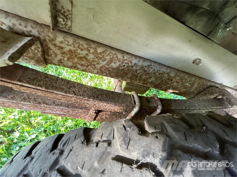 Chevrolet 4x2 Grain Truck (Inoperable) зерновозы