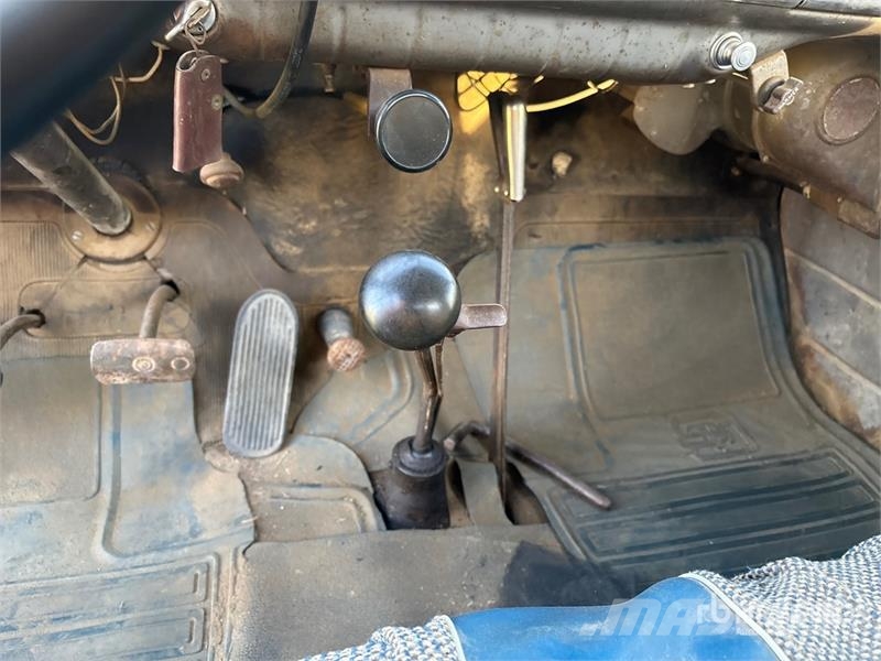 Chevrolet 4x2 Grain Truck (Inoperable) зерновозы