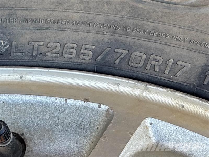 Chevrolet Avalanche 4x4 Crew Cab Pickup Autre fourgon / utilitaire