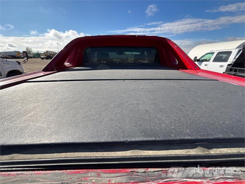 Chevrolet Avalanche 4x4 Crew Cab Pickup Furgoni altro