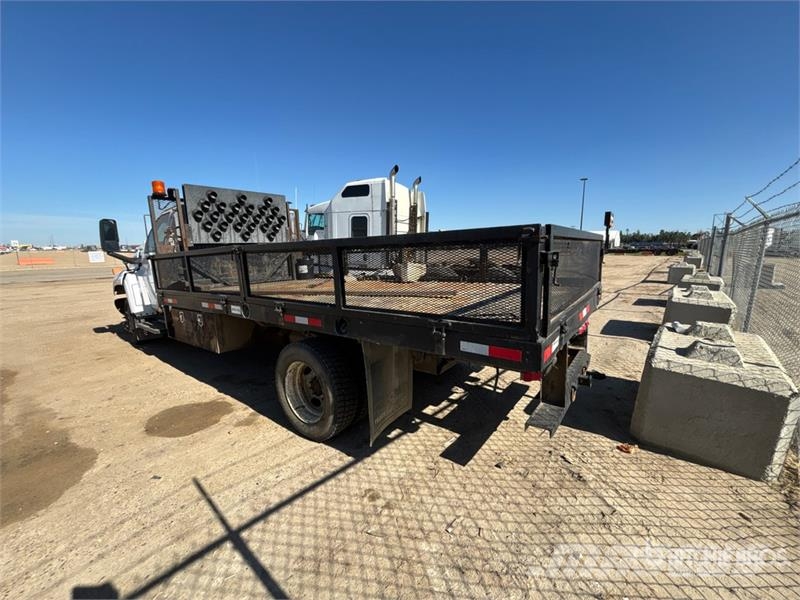 Chevrolet C-5500 4x2 Flatbed Truck Lastbil med lad/Flatbed