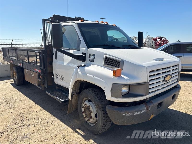 Chevrolet C-5500 4x2 Flatbed Truck Lastbil med lad/Flatbed