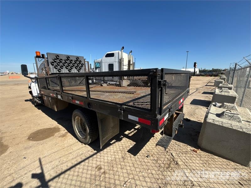 Chevrolet C-5500 4x2 Flatbed Truck Lastbil med lad/Flatbed