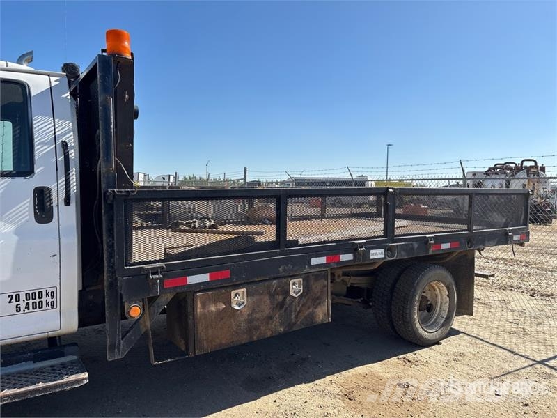 Chevrolet C-5500 4x2 Flatbed Truck Lastbil med lad/Flatbed