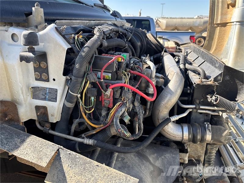 Chevrolet C-5500 4x2 Flatbed Truck Lastbil med lad/Flatbed