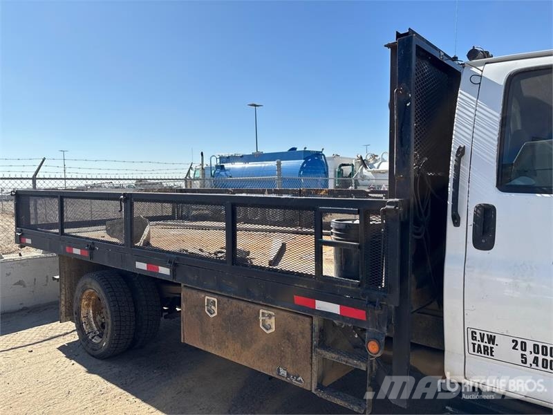 Chevrolet C-5500 4x2 Flatbed Truck Lastbil med lad/Flatbed