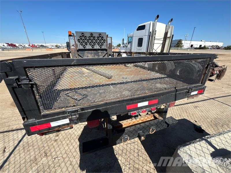 Chevrolet C-5500 4x2 Flatbed Truck Lastbil med lad/Flatbed