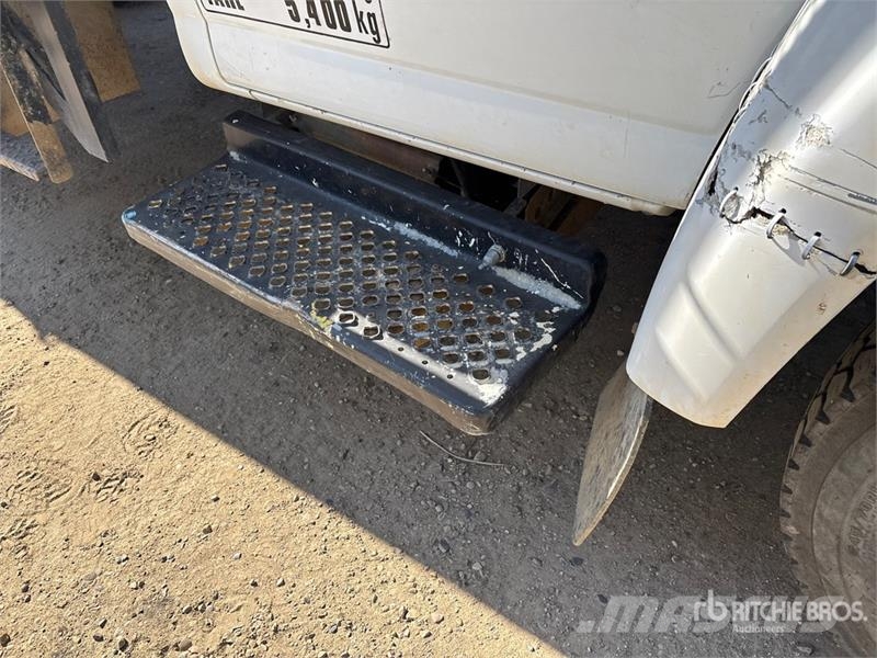 Chevrolet C-5500 4x2 Flatbed Truck Lastbil med lad/Flatbed