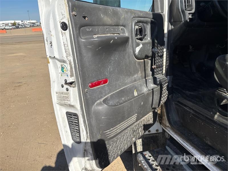 Chevrolet C-5500 4x2 Flatbed Truck Lastbil med lad/Flatbed