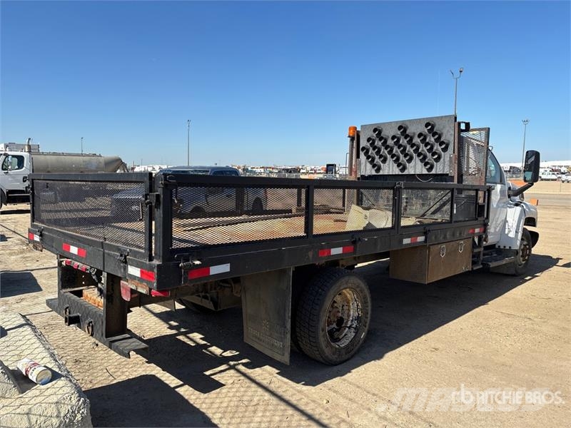 Chevrolet C-5500 4x2 Flatbed Truck Lastbil med lad/Flatbed