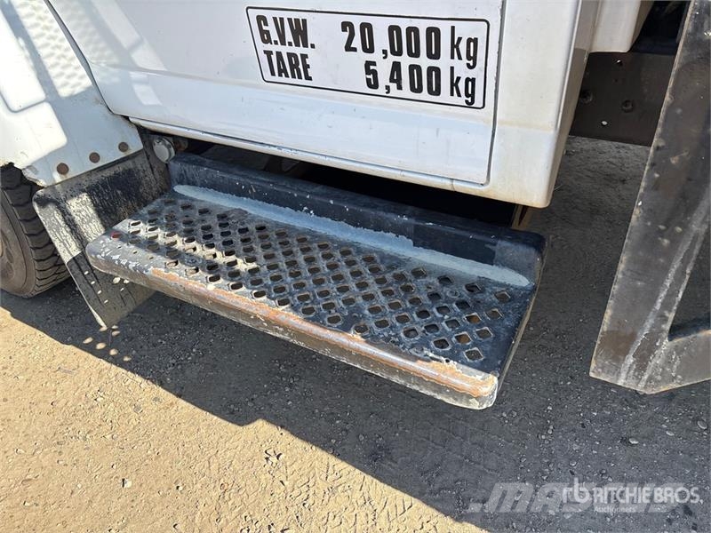 Chevrolet C-5500 4x2 Flatbed Truck Lastbil med lad/Flatbed