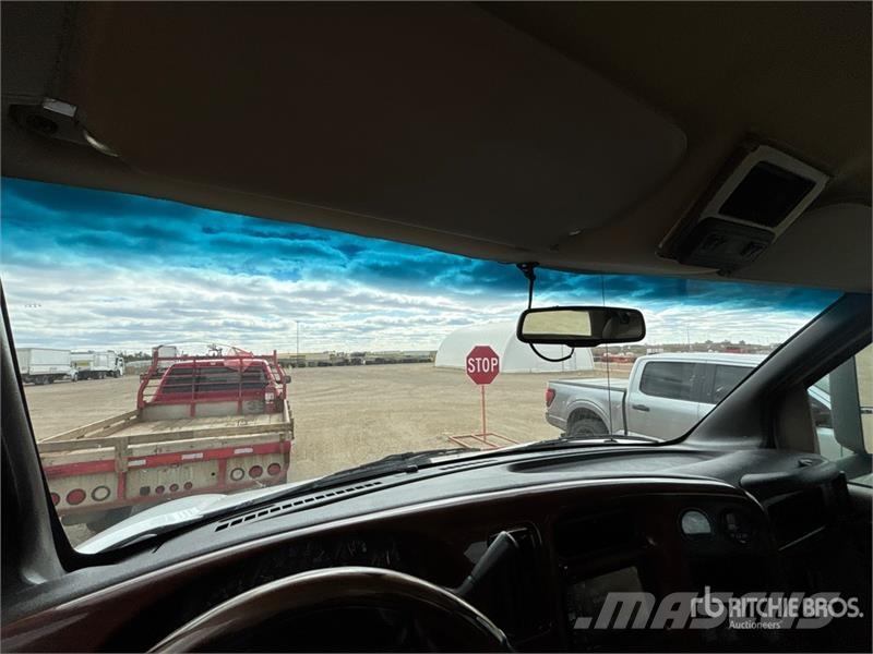 Chevrolet C4500 Chariot 4x2 Crew Cab Versatile Hauler Truck Тягачі