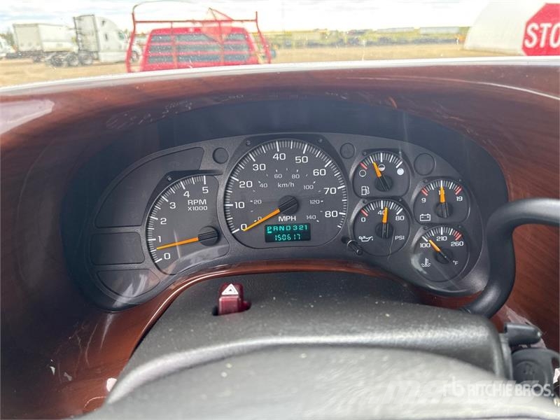 Chevrolet C4500 Chariot 4x2 Crew Cab Versatile Hauler Truck Тягачі
