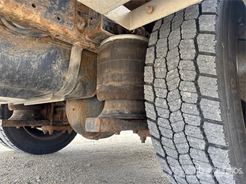 Chevrolet C4500 Chariot 4x2 Crew Cab Versatile Hauler Truck Тягачі
