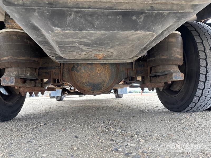 Chevrolet C4500 Chariot 4x2 Crew Cab Versatile Hauler Truck Тягачі