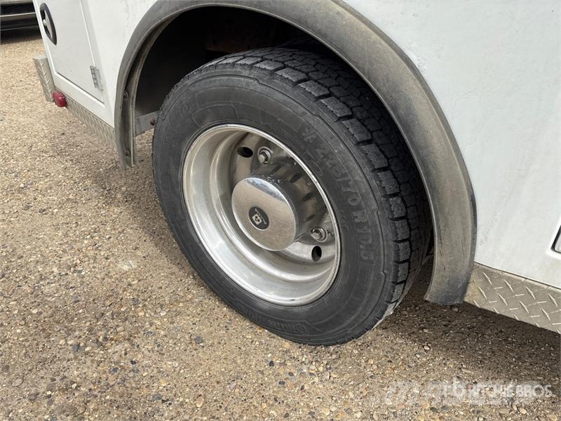 Chevrolet C4500 Chariot 4x2 Crew Cab Versatile Hauler Truck Тягачі