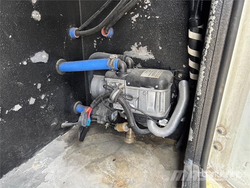 Chevrolet C4500 Chariot 4x2 Crew Cab Versatile Hauler Truck Тягачі