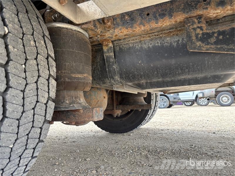 Chevrolet C4500 Chariot 4x2 Crew Cab Versatile Hauler Truck Тягачі