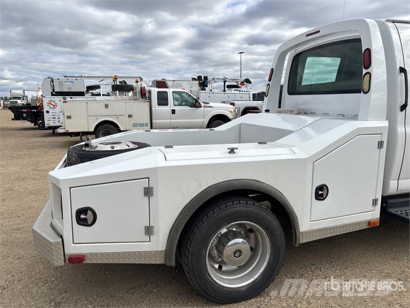 Chevrolet C4500 Chariot 4x2 Crew Cab Versatile Hauler Truck Тягачі