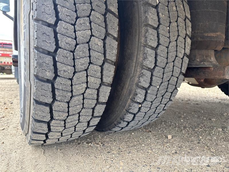 Chevrolet C4500 Chariot 4x2 Crew Cab Versatile Hauler Truck Тягачі