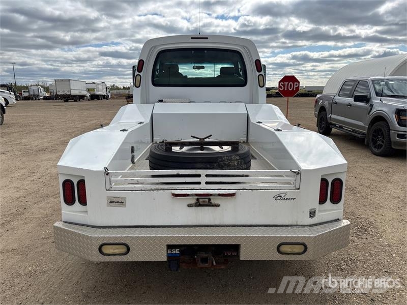 Chevrolet C4500 Chariot 4x2 Crew Cab Versatile Hauler Truck Тягачі