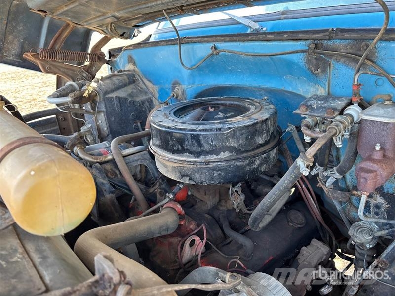 Chevrolet C60 4x2 Grain Truck (Inoperable) зерновозы