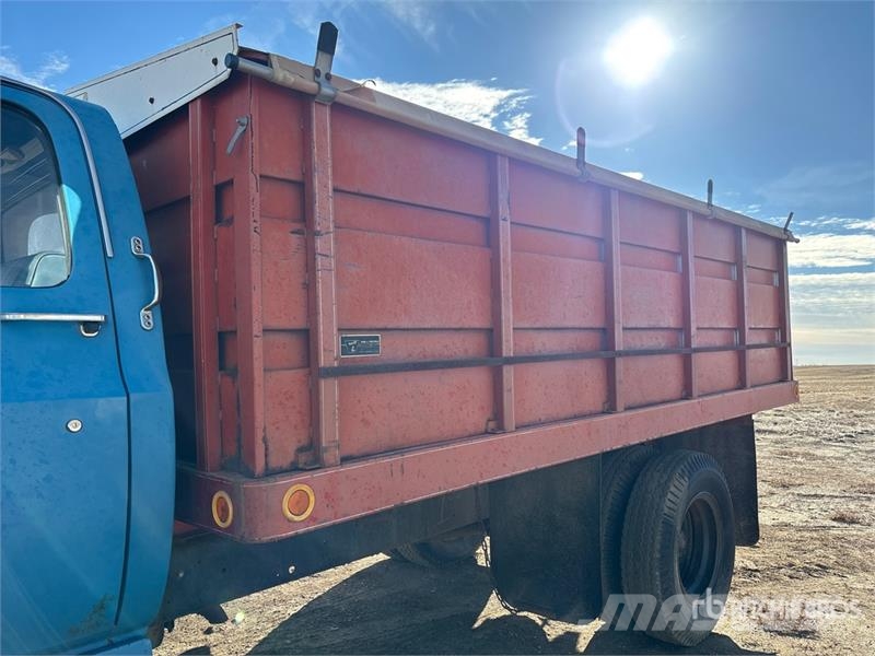Chevrolet C60 4x2 Grain Truck (Inoperable) зерновозы