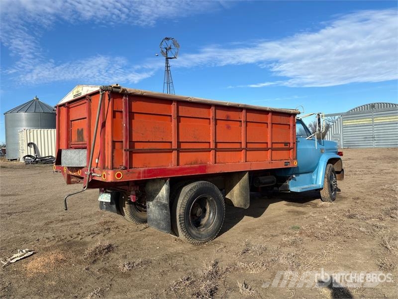 Chevrolet C60 4x2 Grain Truck (Inoperable) зерновозы