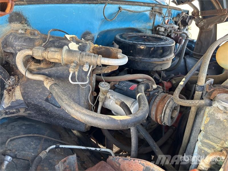 Chevrolet C60 4x2 Grain Truck (Inoperable) зерновозы