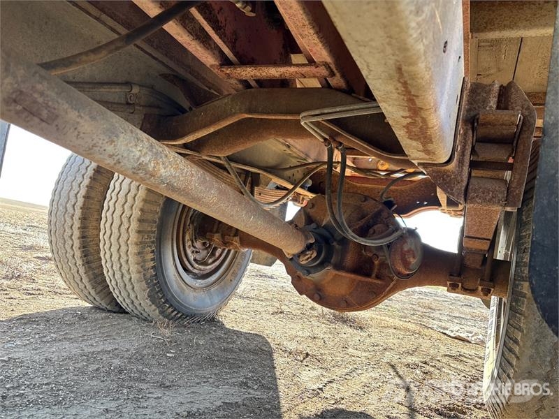 Chevrolet C60 4x2 Grain Truck (Inoperable) зерновозы