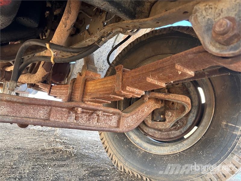 Chevrolet C60 4x2 Grain Truck (Inoperable) зерновозы