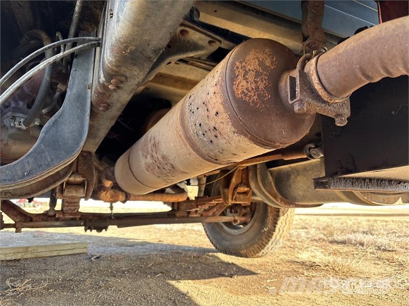 Chevrolet C60 4x2 Grain Truck (Inoperable) зерновозы