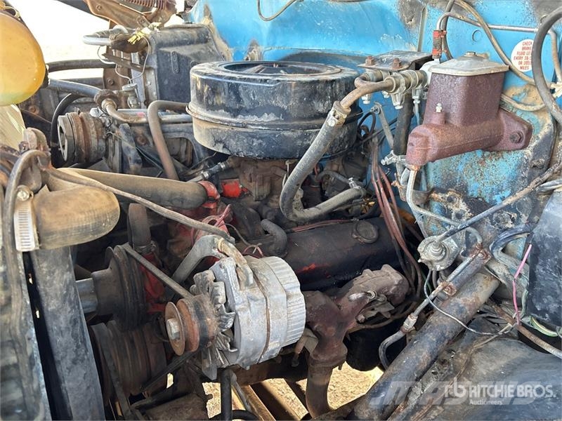 Chevrolet C60 4x2 Grain Truck (Inoperable) зерновозы