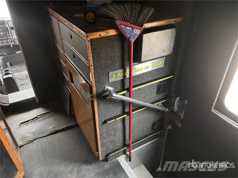 Chevrolet C7500 هيكل صندوقي