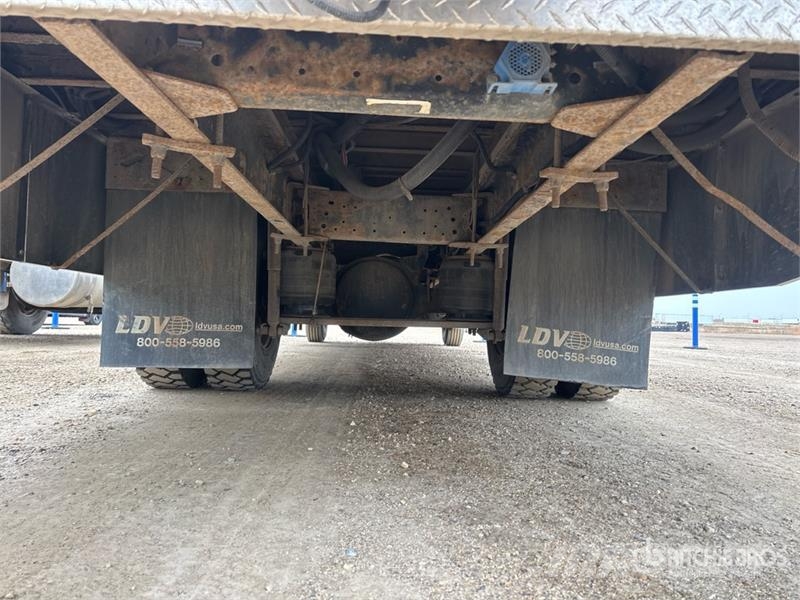 Chevrolet C7500 4x2 Van Truck Skapbiler
