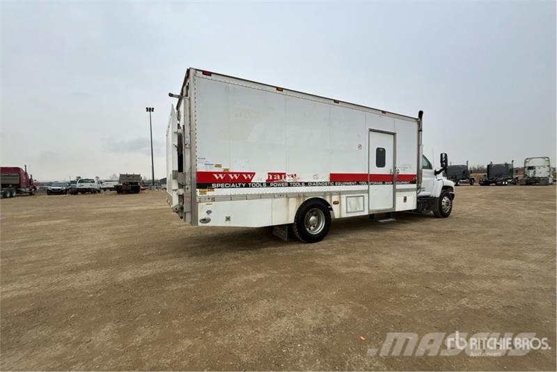 Chevrolet C7500 4x2 Van Truck Skapbiler