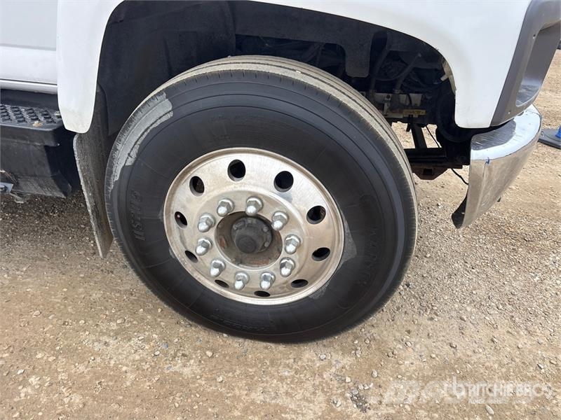 Chevrolet C7500 4x2 Van Truck Skapbiler