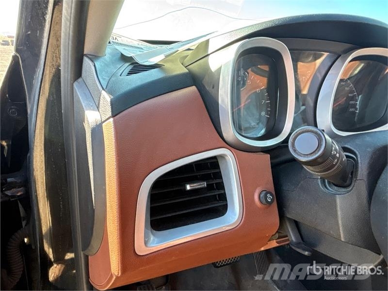 Chevrolet Equinox AWD SUV Automobily