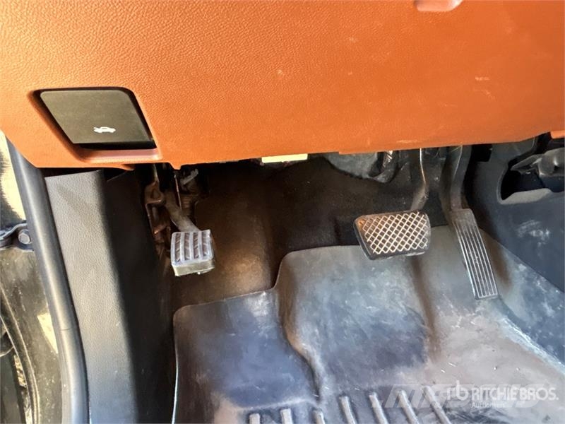 Chevrolet Equinox AWD SUV Automobily