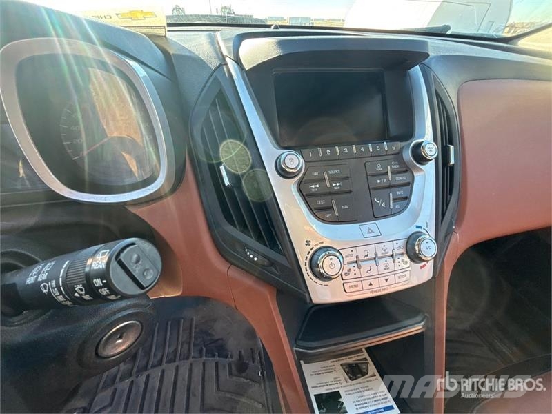 Chevrolet Equinox AWD SUV Automobily